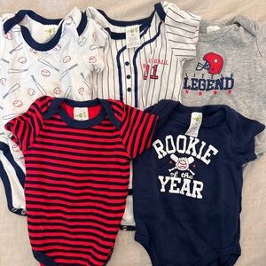 100% cotton.Baseball onesies. Size 0-3months.